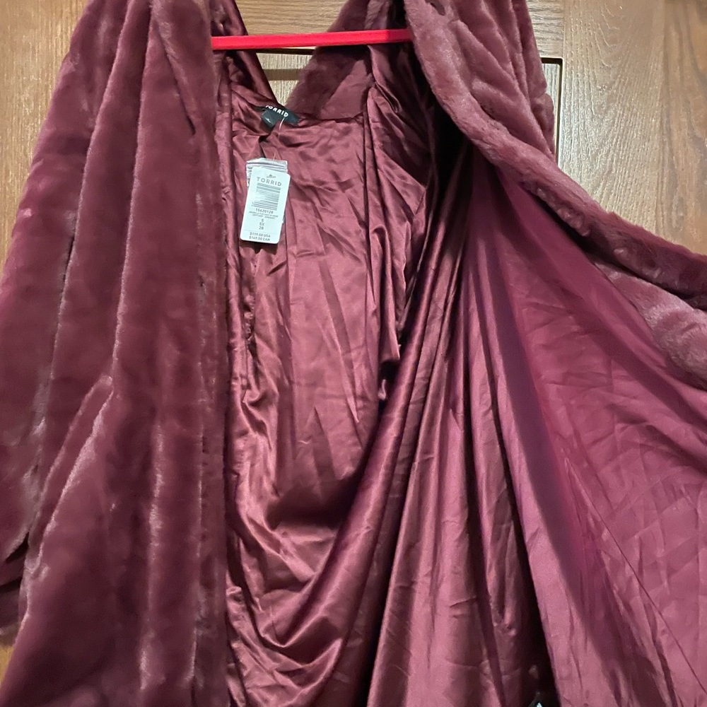 TORRID BURGUNDY FAUX FUR NWT 5X